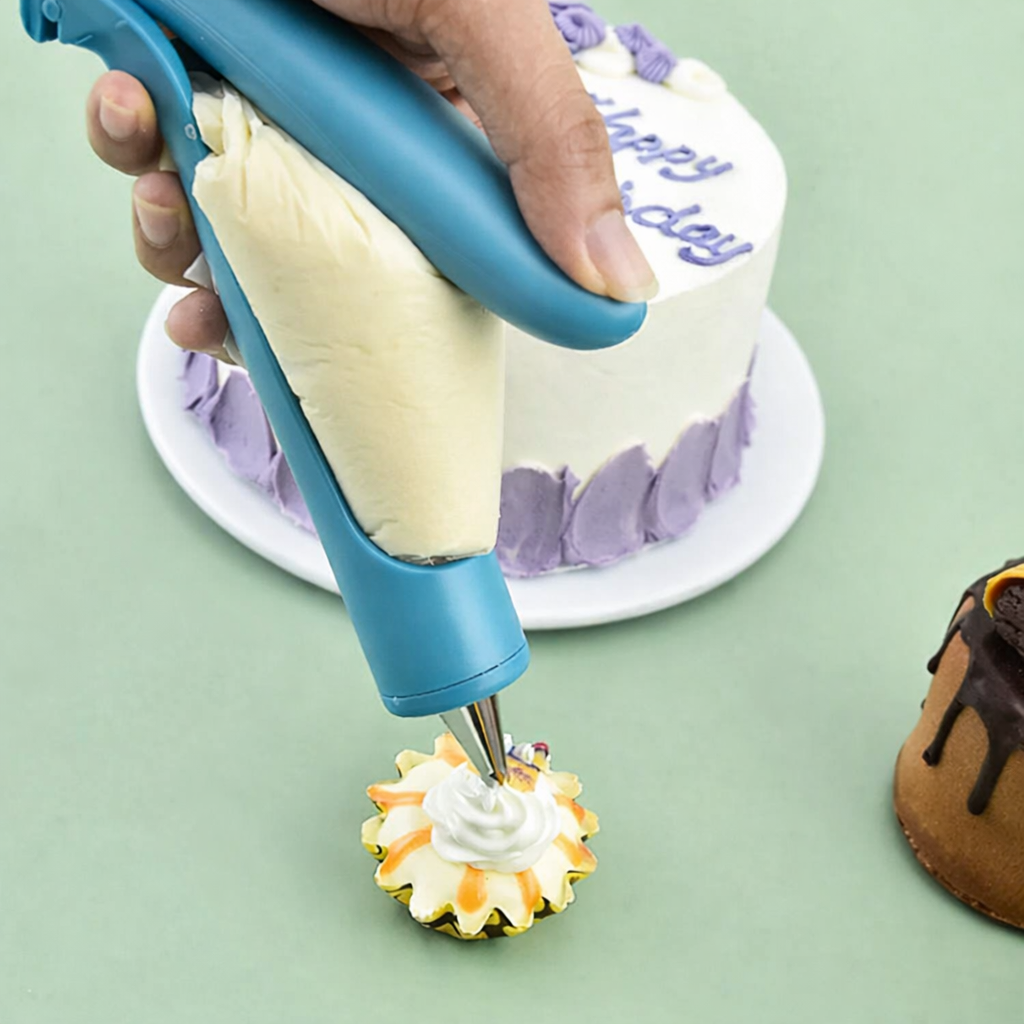 Cake Decorating Pen & Tips Kit